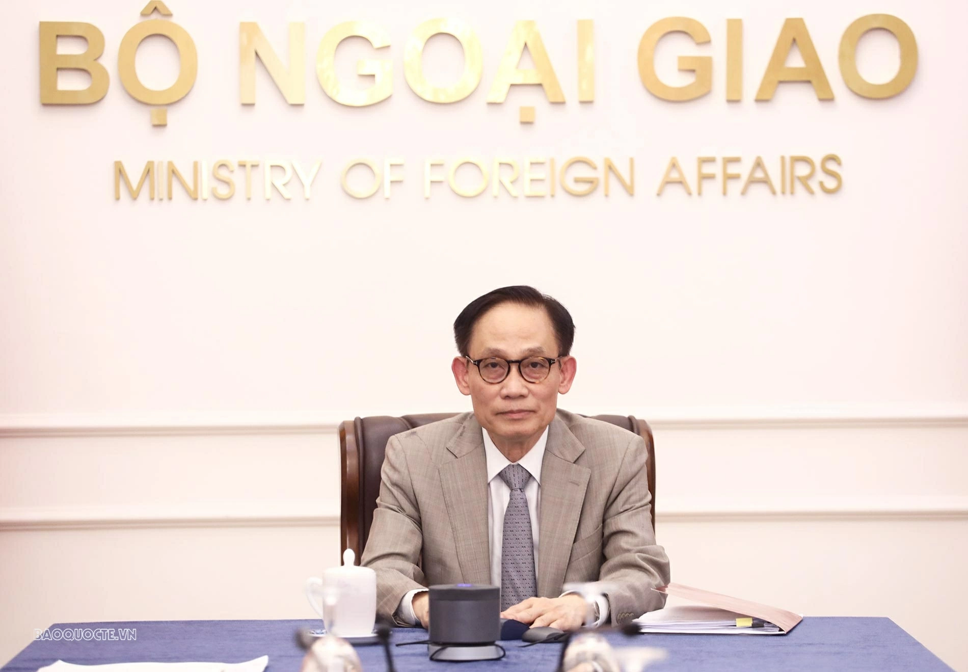 Foreign Minister Le Hoai Trung holds phone talks with Canadian Foreign Minister Anita Anand