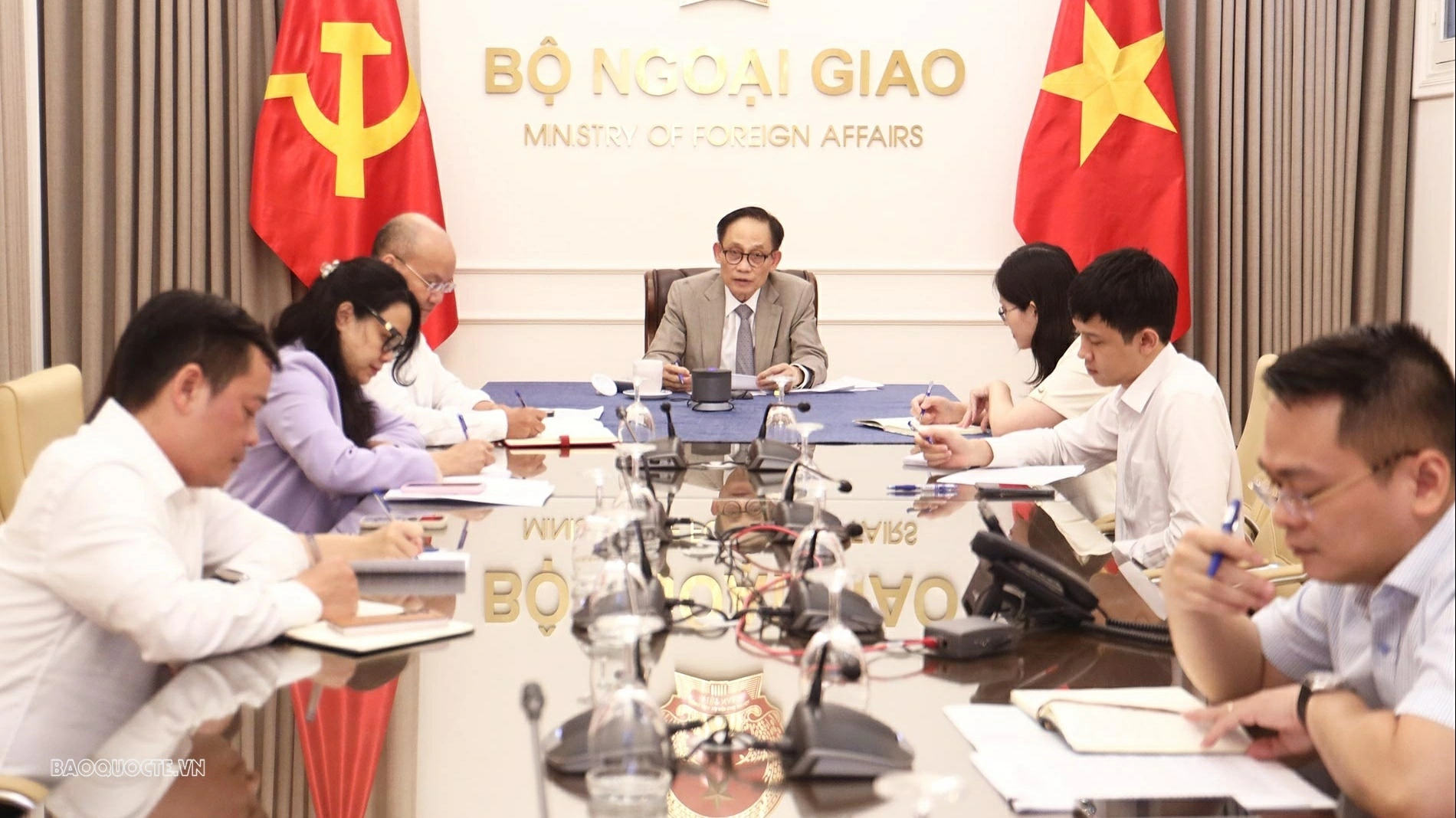 Foreign Minister Le Hoai Trung holds phone talks with Canadian Foreign Minister Anita Anand
