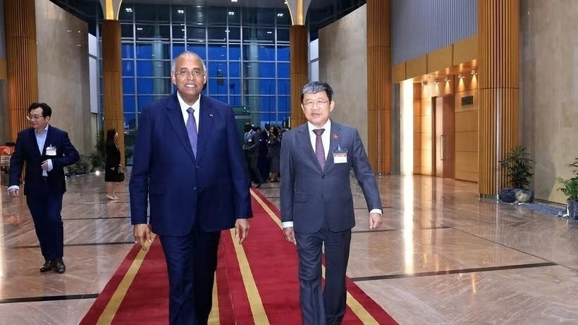 Côte d’Ivoire National Assembly President Patrick Achi arrives in Hanoi for official visit to Vietnam