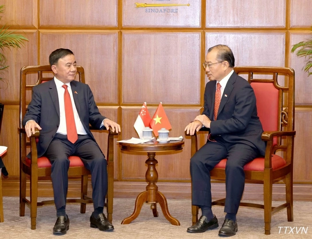 Standing member of the Secretariat Tran Cam Tu meets Singaporean Parliamentary Speaker Seah Kian Peng Standing member of the Secretariat Tran Cam Tu meets Singaporean Parliamentary Speaker Seah Kian Peng