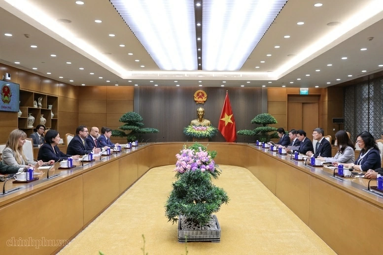Prime Minsiter Le Minh Hung receives Chilean Foreign Minister Francisco Pérez Mackenna in Hanoi Prime Minsiter Le Minh Hung receives Chilean Foreign Minister Francisco Pérez Mackenna in Hanoi