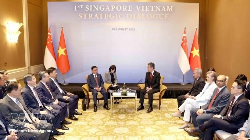 Singapore hosts welcome ceremony for Politburo member, Standing Member of the Secretariat Tran Cam Tu