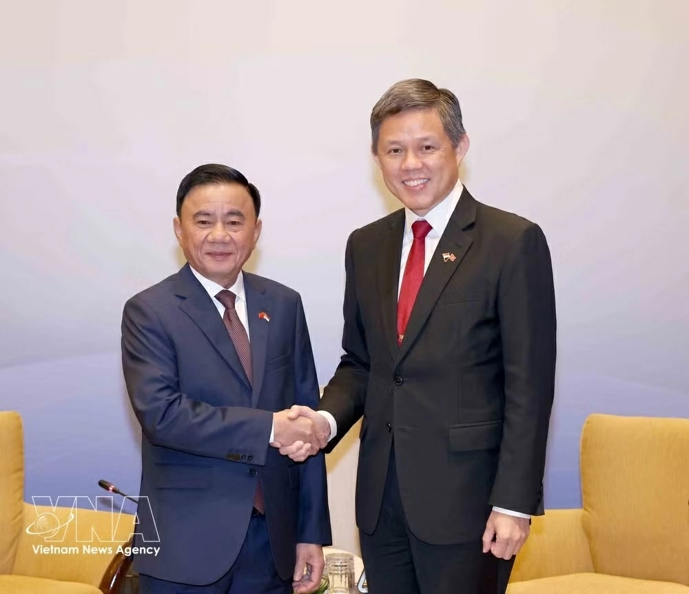 Singapore hosts welcome ceremony for Politburo member, Standing Member of the Secretariat Tran Cam Tu Singapore hosts welcome ceremony for Politburo member, Standing Member of the Secretariat Tran Cam Tu