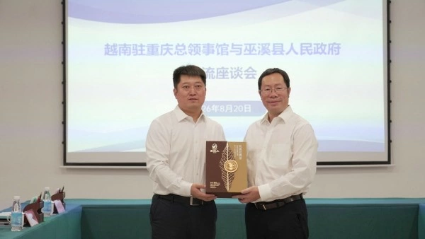 Consul General Bui Nguyen Long visited Yuxi District, Chongqing (China)