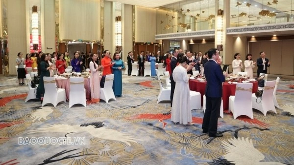 Vietnamese youth follow the Revolutionary footsteps of President Ho Chi Minh in Guangdong (China)