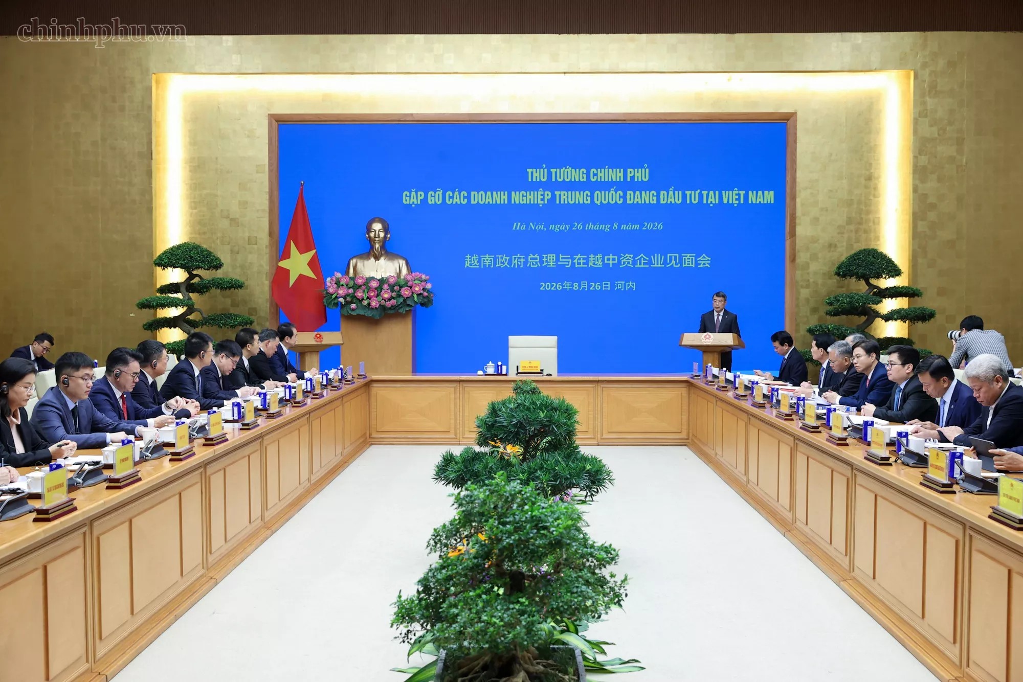 Prime Minister Le Minh Hung urges Chinese firms to increase investment with higher quality, advanced technologies