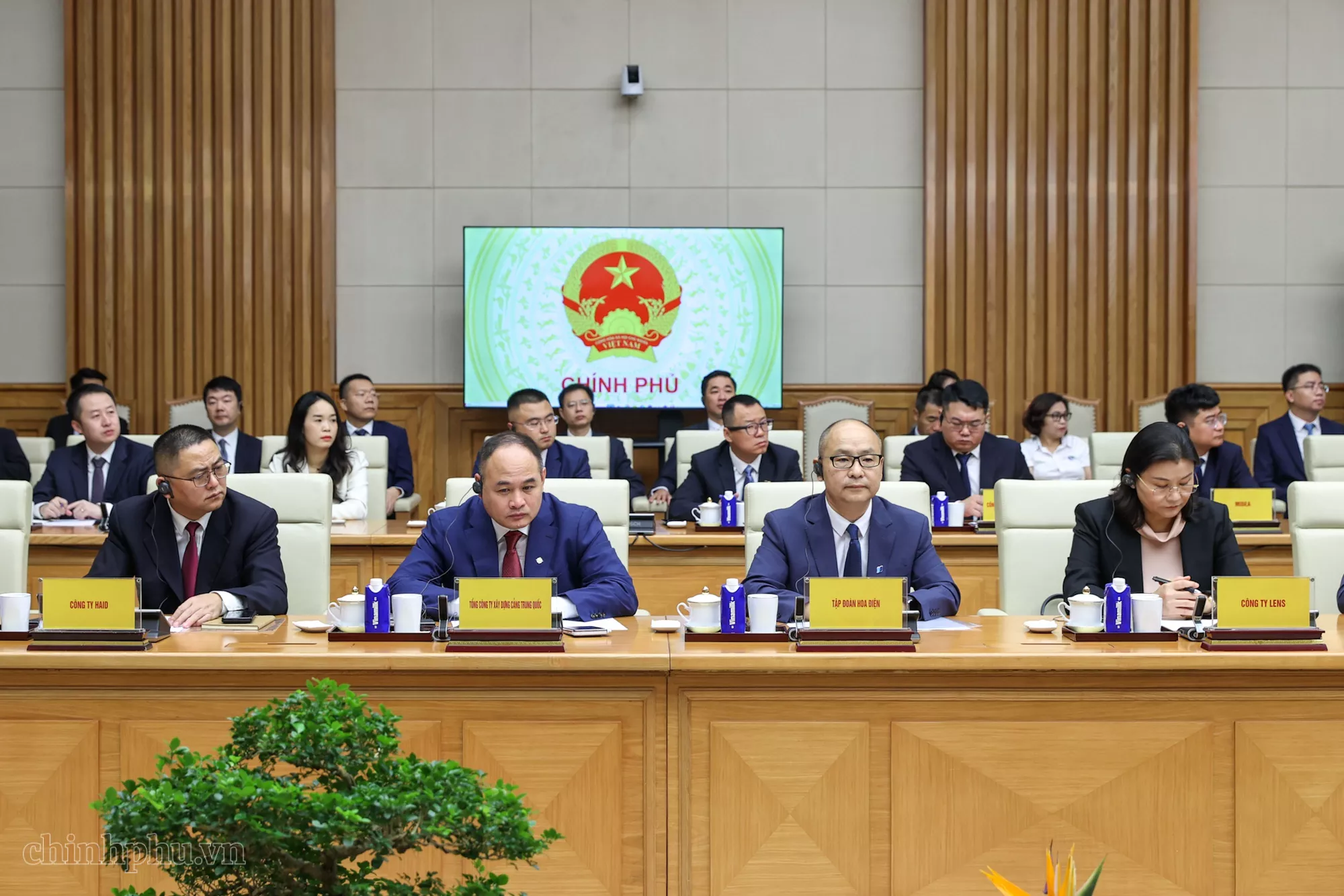 Prime Minister Le Minh Hung urges Chinese firms to increase investment with higher quality, advanced technologies
