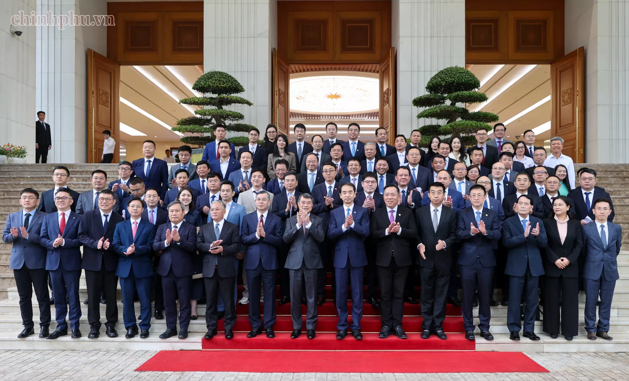 Prime Minister Le Minh Hung urges Chinese firms to increase investment with higher quality, advanced technologies