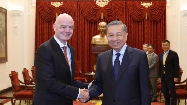 General Secretary, President To Lam receives FIFA President Gianni Infantino in Hanoi