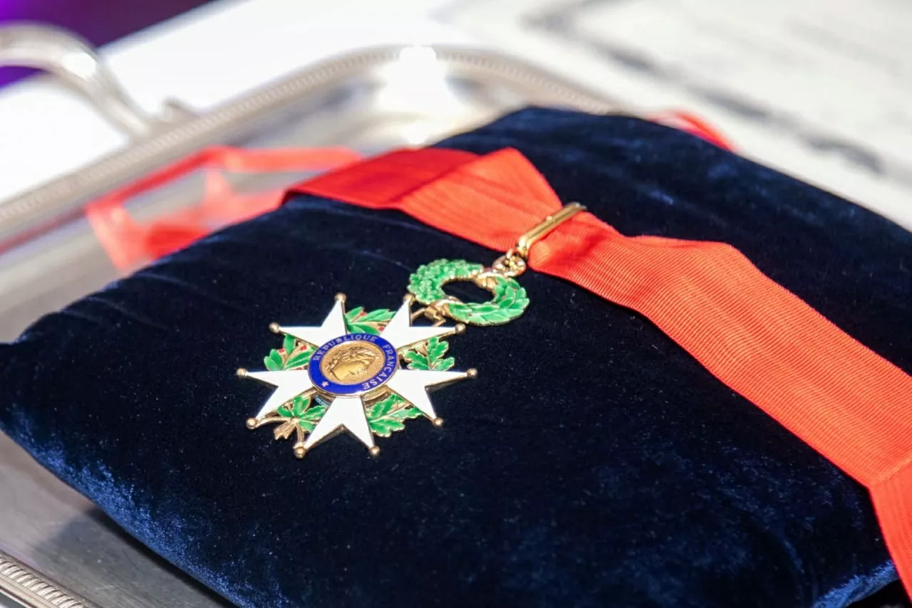 France awards Commandeur de la Légion d'honneur to Former Vietnamese Ambassador to France Dinh Toan Thang