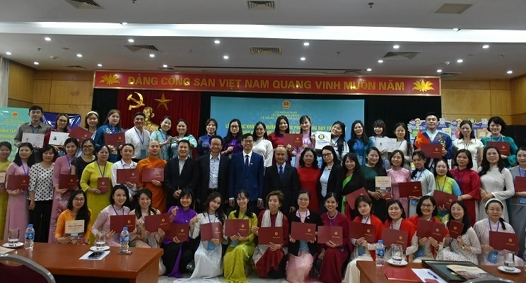 Closing ceremony of the Vietnamese teaching methodology training course for overseas Vietnamese teachers