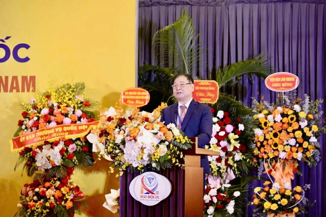 Continuing to ignite the flame of passion and creativity for a strong and prosperous Vietnam Continuing to ignite the flame of passion and creativity for a strong and prosperous Vietnam