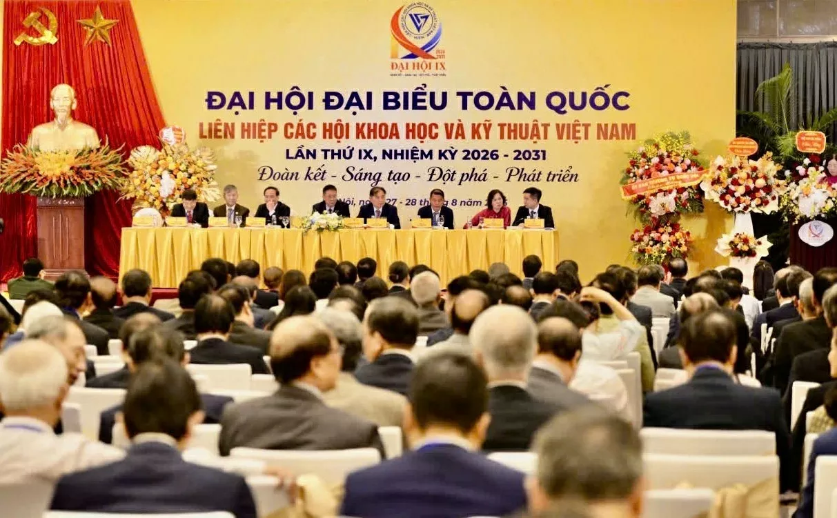 Continuing to ignite the flame of passion and creativity for a strong and prosperous Vietnam Continuing to ignite the flame of passion and creativity for a strong and prosperous Vietnam