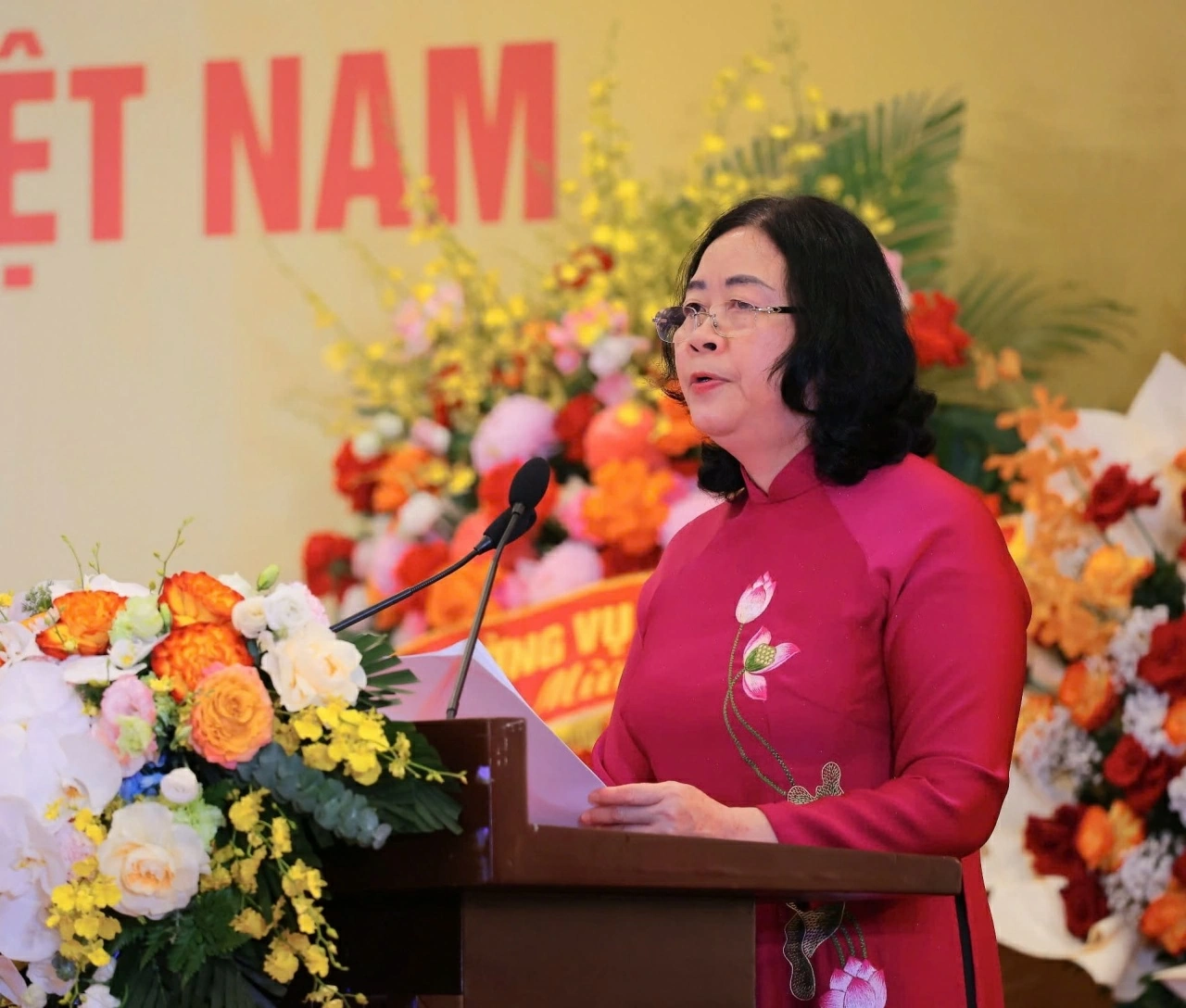 Continuing to ignite the flame of passion and creativity for a strong and prosperous Vietnam Continuing to ignite the flame of passion and creativity for a strong and prosperous Vietnam