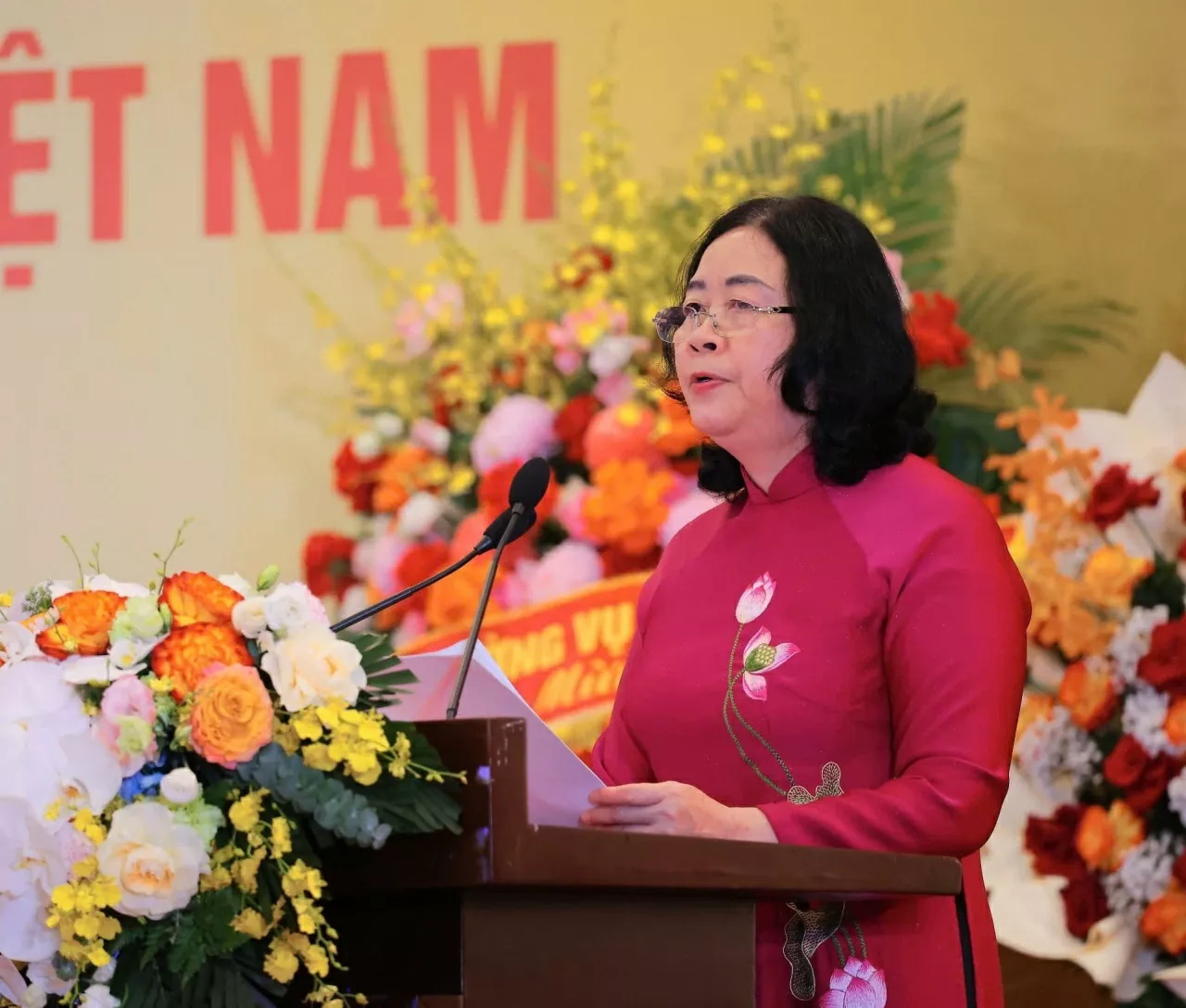 Continuing to ignite the flame of passion and creativity for a strong and prosperous Vietnam Continuing to ignite the flame of passion and creativity for a strong and prosperous Vietnam