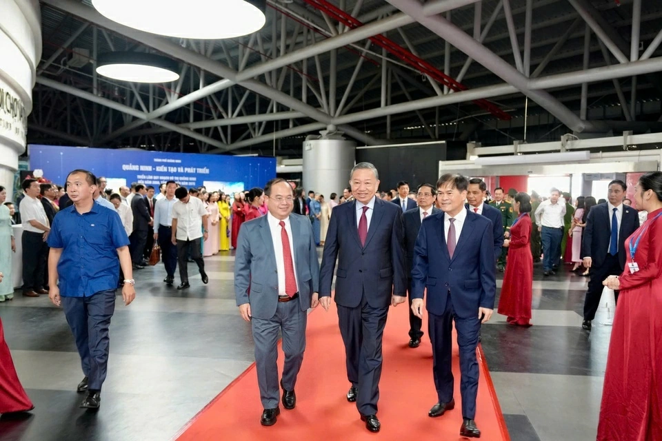 General Secretary, President To Lam: From today, Quang Ninh has a new urban name, stature and greater responsibility General Secretary, President To Lam: From today, Quang Ninh has a new urban name, stature and greater responsibility