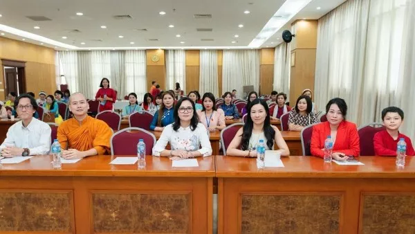 Connecting Vietnamese language guardians abroad