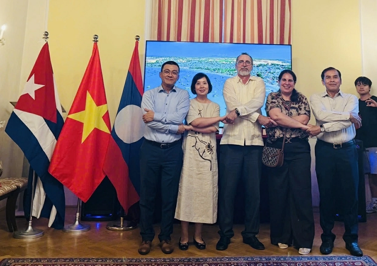 Vietnamese Embassy hosts friendly exchange, strengthening Vietnam - Laos - Cuba solidarity in Austria