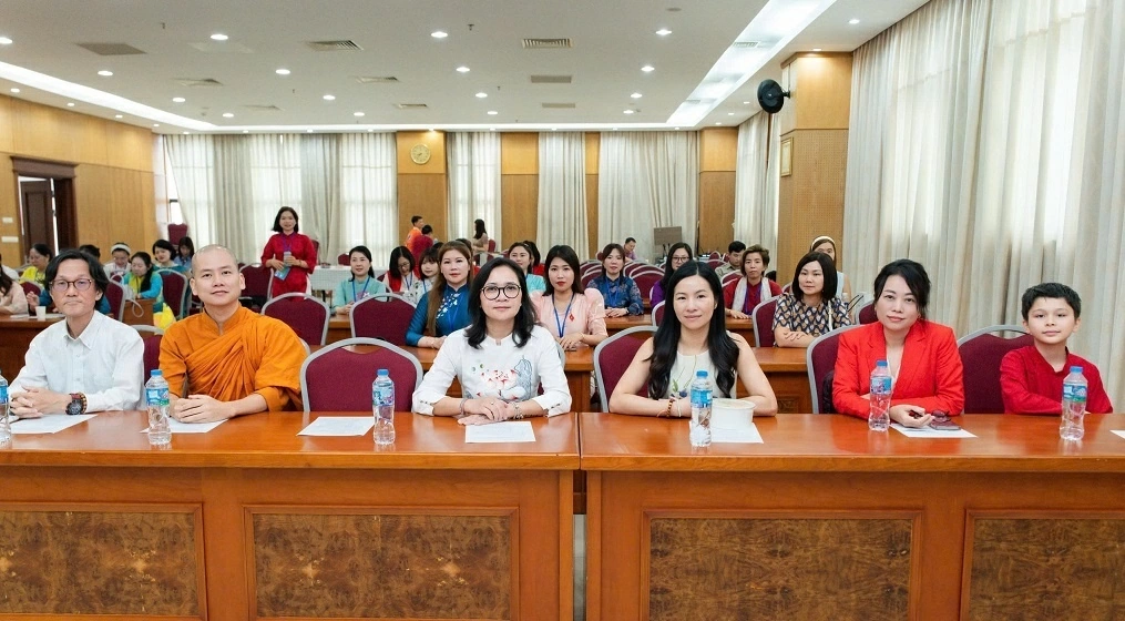 Connecting Vietnamese language guardians abroad