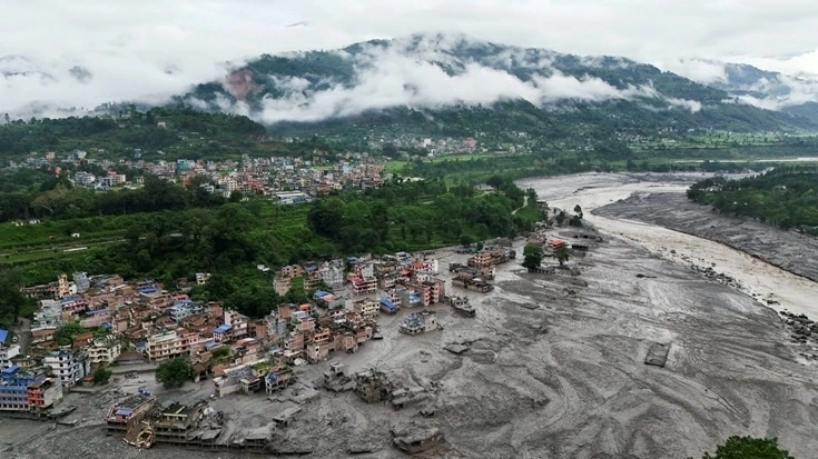Investigating and verifying information on a missing Vietnamese citizen in the Nepal disaster
