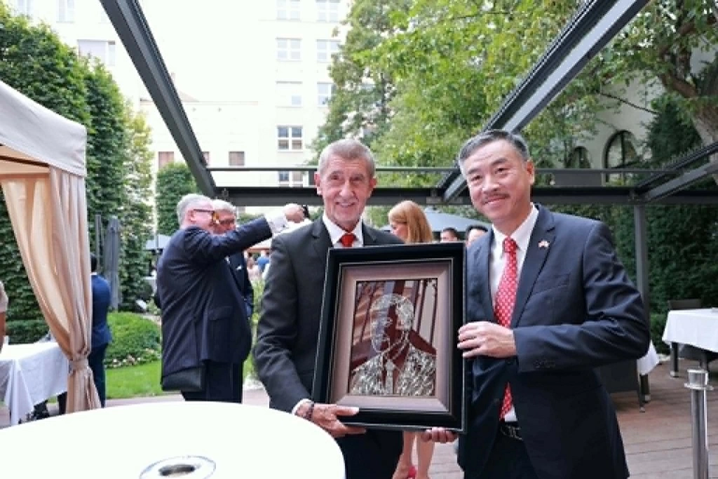 Vietnam-Czech: Building bridges of friendship, shaping a shared future Vietnam-Czech: Building bridges of friendship, shaping a shared future