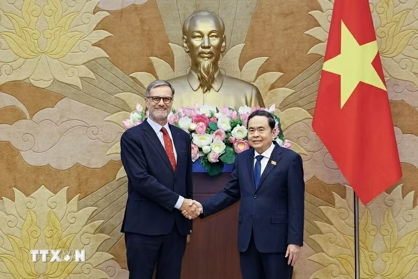 NA President Tran Thanh Man receives outgoing French Ambassador Olivier Brochet NA President Tran Thanh Man receives outgoing French Ambassador Olivier Brochet