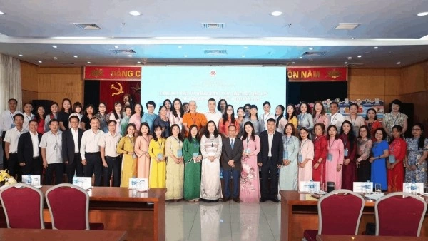 Vietnam Education Publishing House supports Vietnamese teachers abroad in preserving and promoting the Vietnamese language