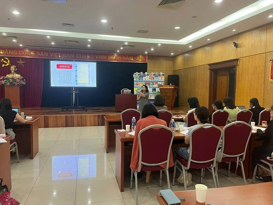 Vietnam Education Publishing House supports Vietnamese teachers abroad in preserving and promoting the Vietnamese language