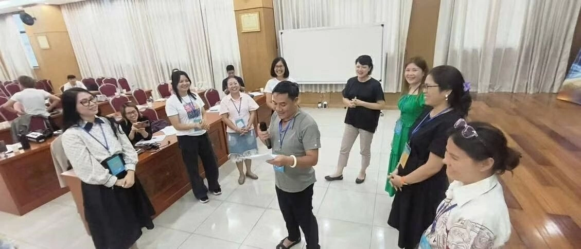 Vietnam Education Publishing House supports Vietnamese teachers abroad in preserving and promoting the Vietnamese language