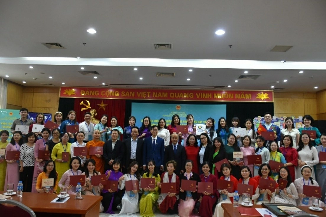 Vietnam Education Publishing House supports Vietnamese teachers abroad in preserving and promoting the Vietnamese language