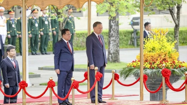 Welcome ceremony held for President of Myanmar Min Aung Hlaing and spouse in Hanoi