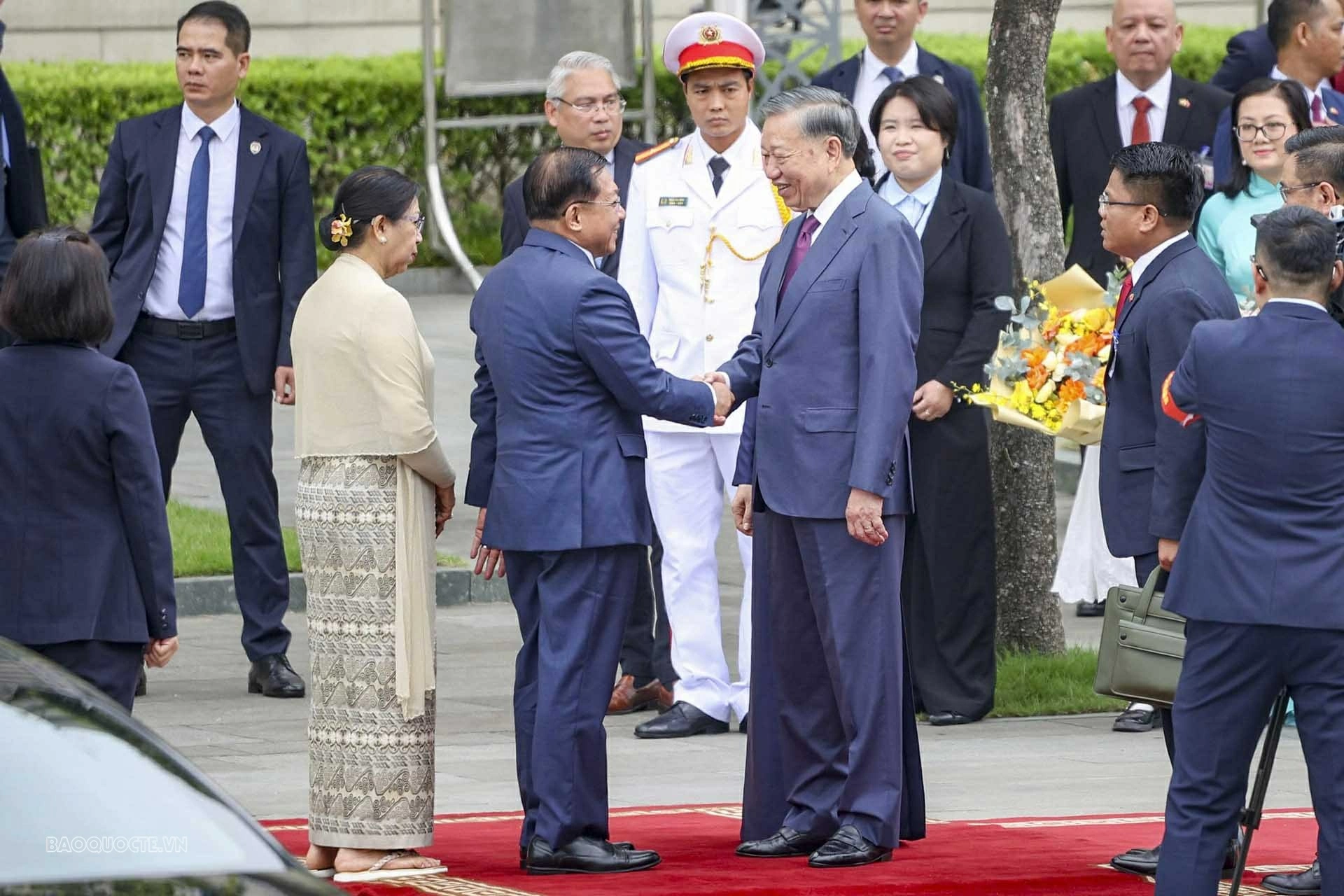 Welcome ceremony held for President of Myanmar Min Aung Hlaing and spouse in Hanoi