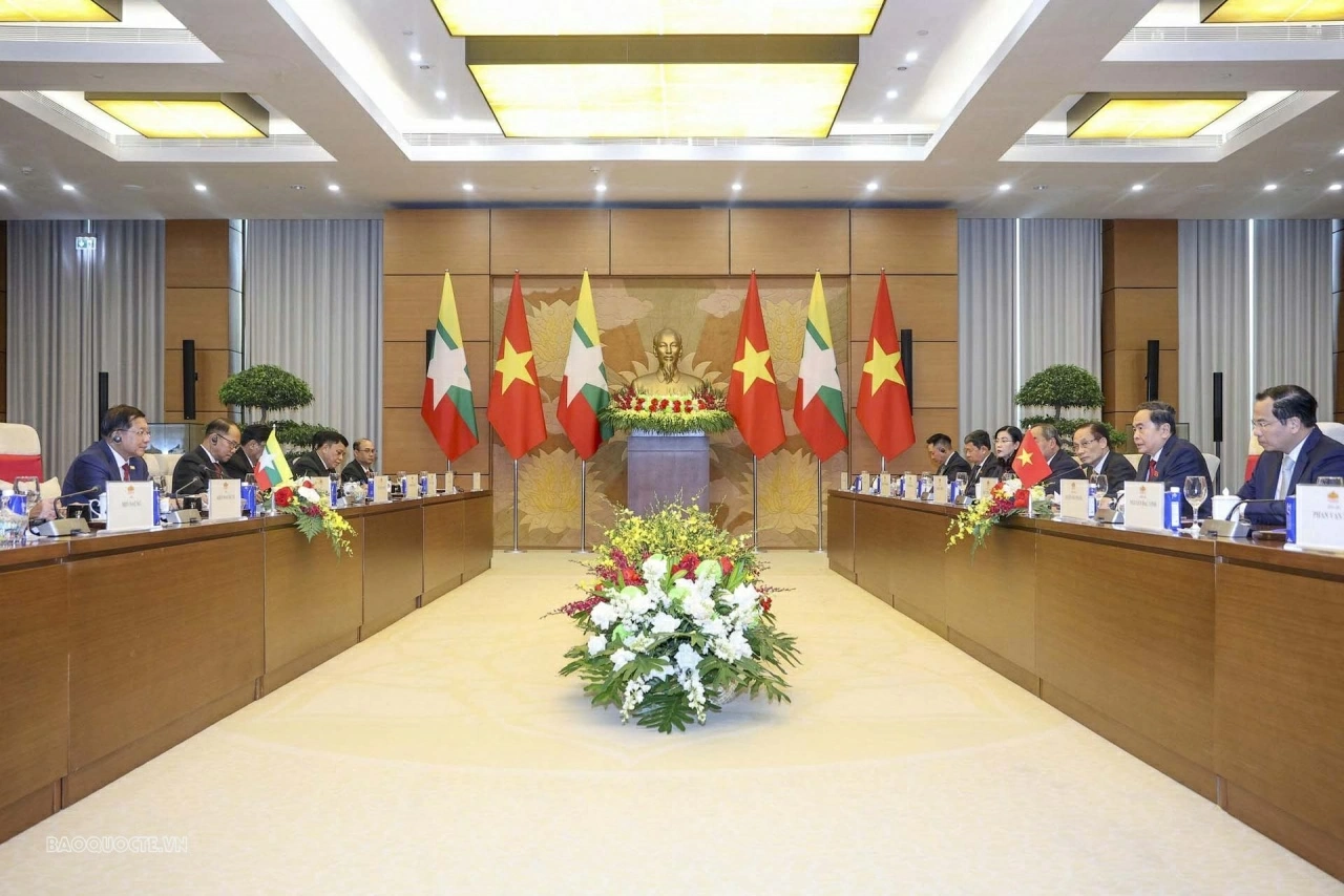 Parliamentary leader Tran Thanh Man hosts Myanmar President Min Aung Hlaing in Hanoi