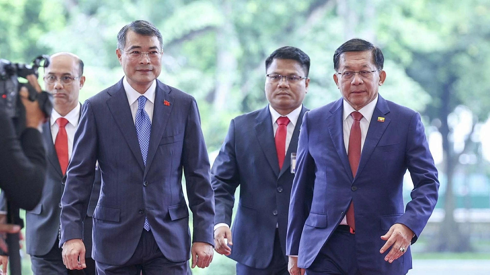 Prime Minister Le Minh Hung meets with Myanmar President Min Aung Hlaing in Hanoi