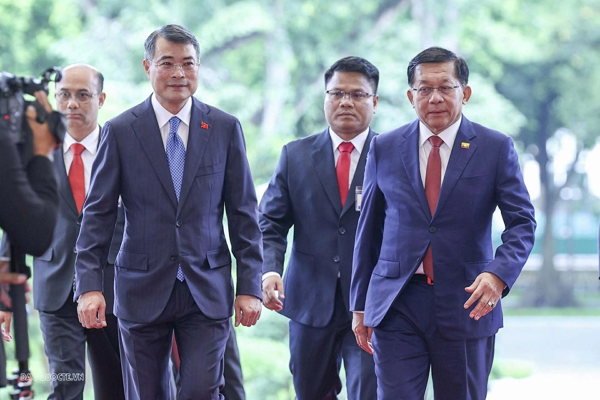 Prime Minister Le Minh Hung meets with Myanmar President Min Aung Hlaing in Hanoi