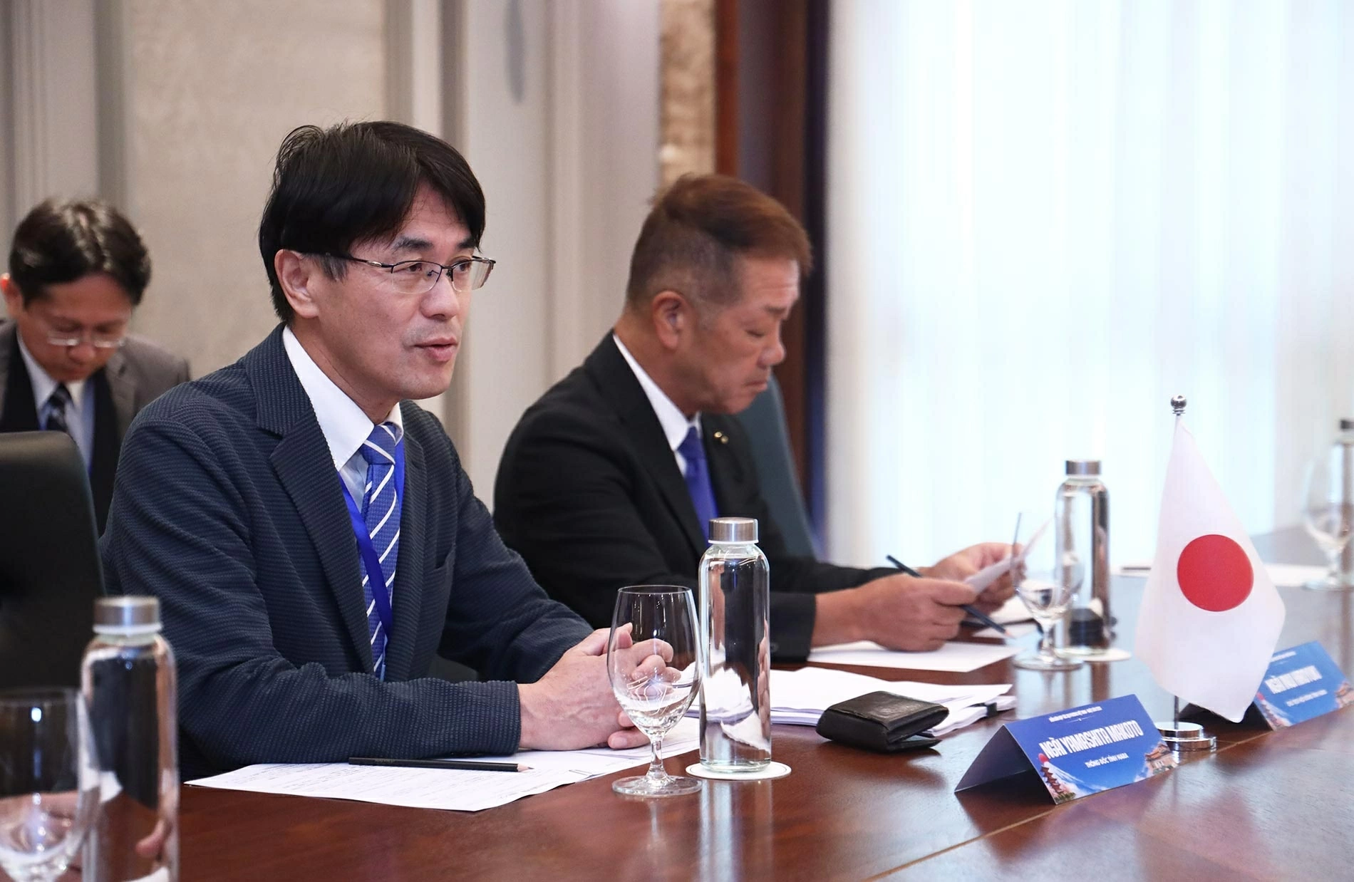 Politburo Member, Foreign Minister Le Hoai Trung receives Japan's Governor of Nara Prefecture