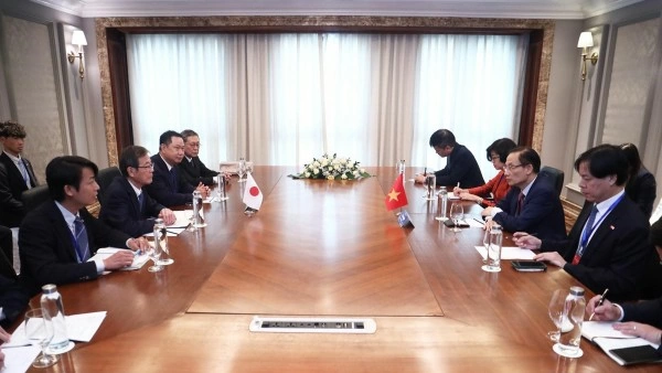 Politburo Member, Minister of Foreign Affairs Le Hoai Trung receives Japan's Special Advisor of Wakayama Prefecture