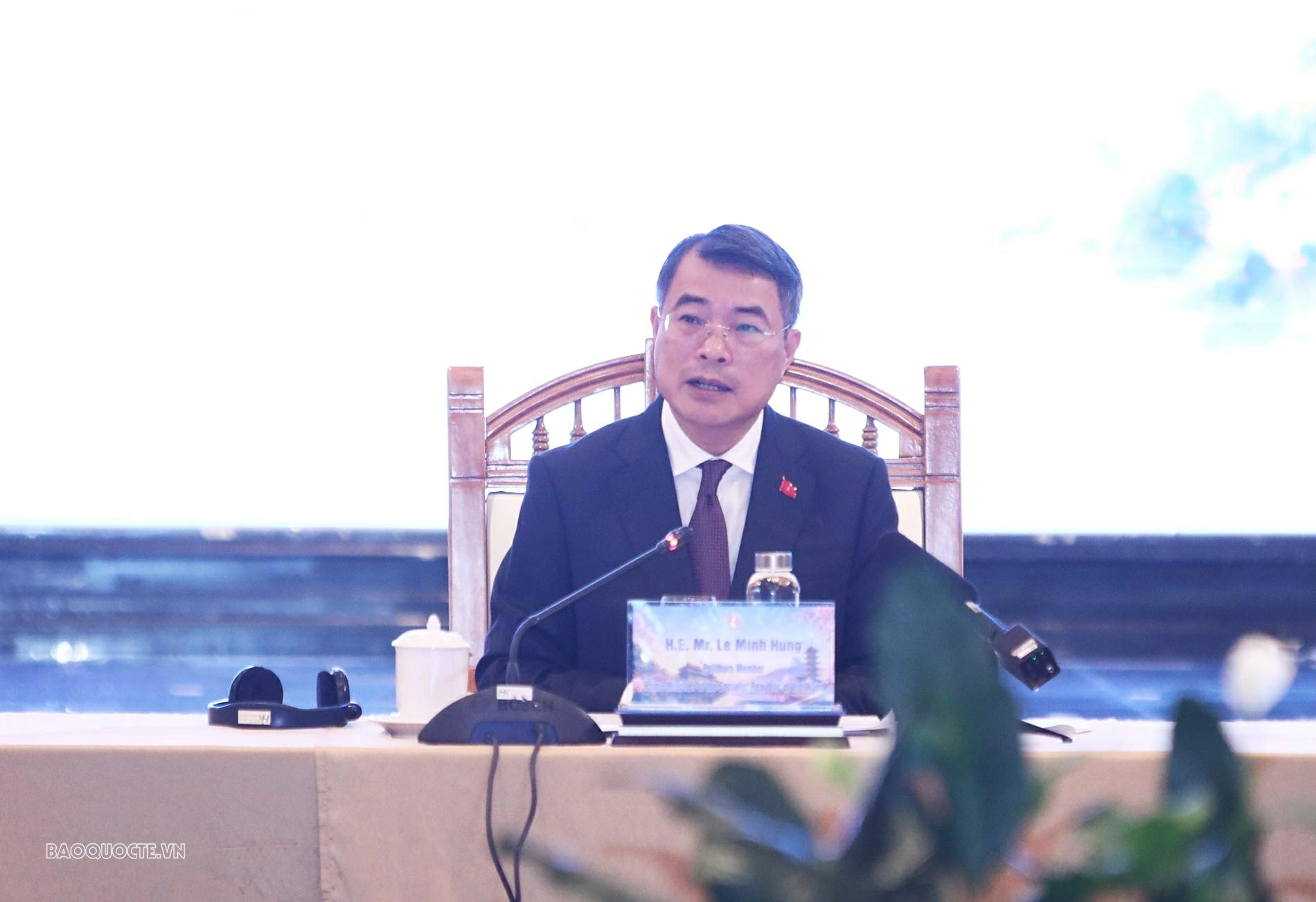 Prime Minister Le Minh Hung pledges to fully address legitimate concerns of Japanese enterprises
