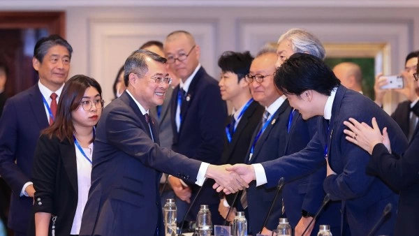 Prime Minister Le Minh Hung pledges to fully address legitimate concerns of Japanese enterprises