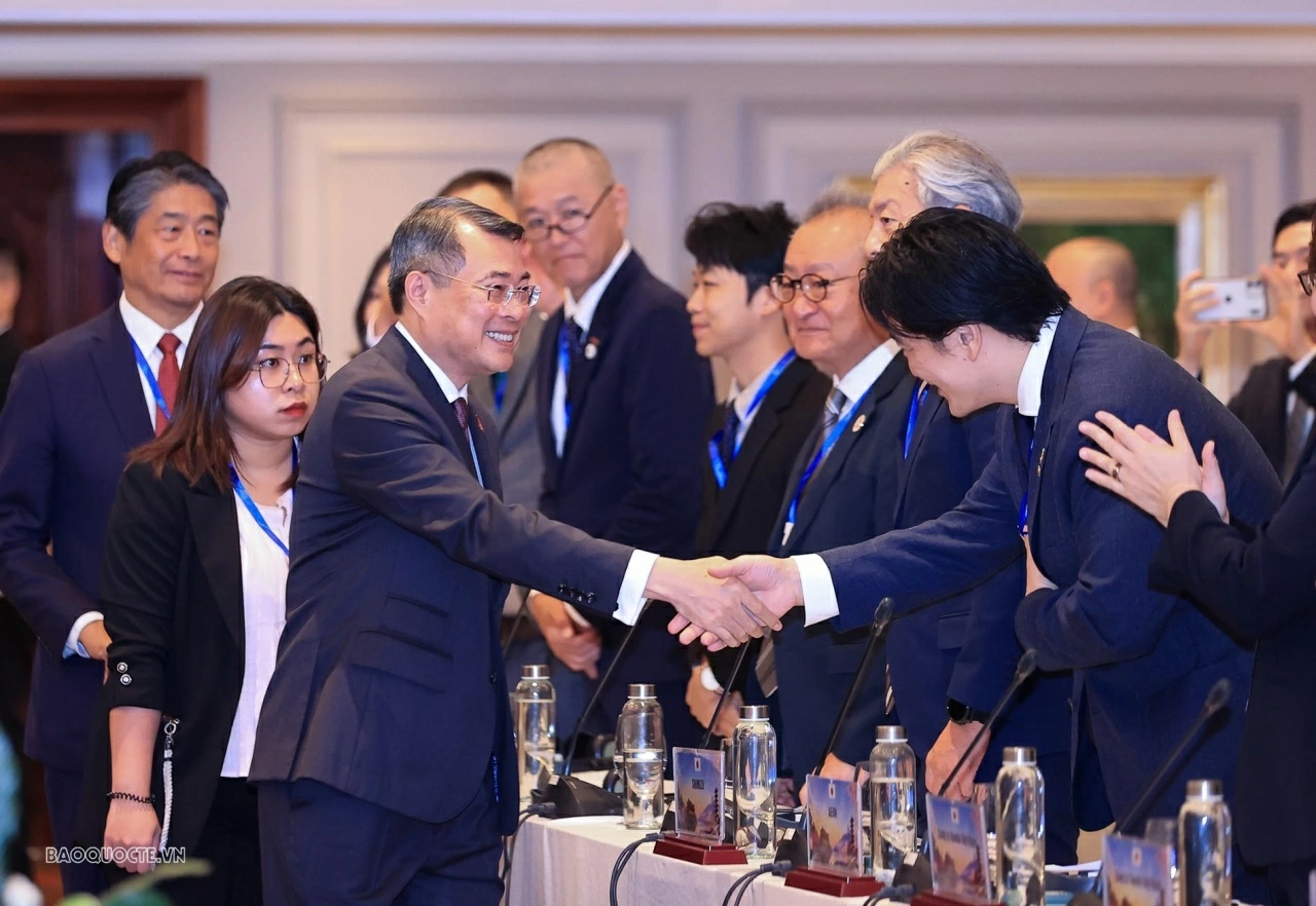 Prime Minister Le Minh Hung pledges to fully address legitimate concerns of Japanese enterprises