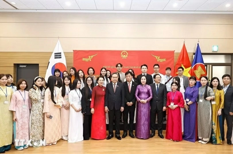 National Assembly President Tran Thanh Man meets Vietnamese community in the Republic of Korea