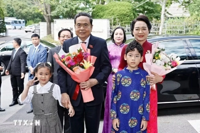 National Assembly President Tran Thanh Man meets Vietnamese community in the Republic of Korea