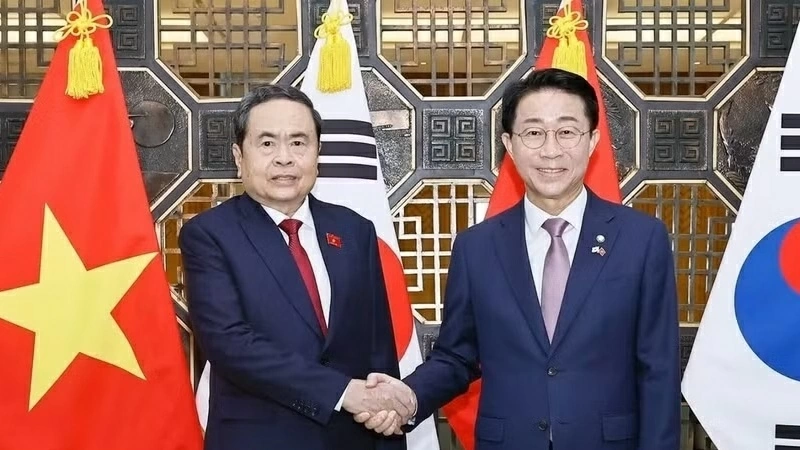 NA President Tran Thanh Man holds talks with RoK counterpart Cho Jeong Sik in Seoul