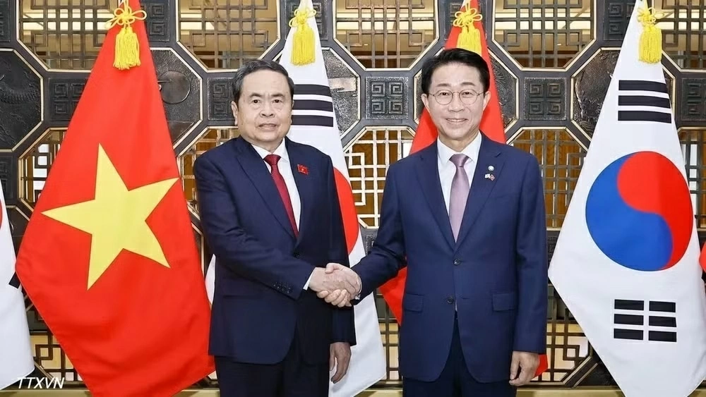 NA President Tran Thanh Man holds talks with RoK counterpart