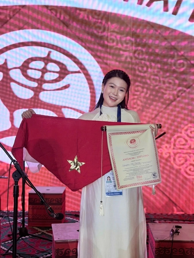 Dan Bau artist Van Trung wins Third Prize at International Traditional Music Competition in Kyrgyzstan