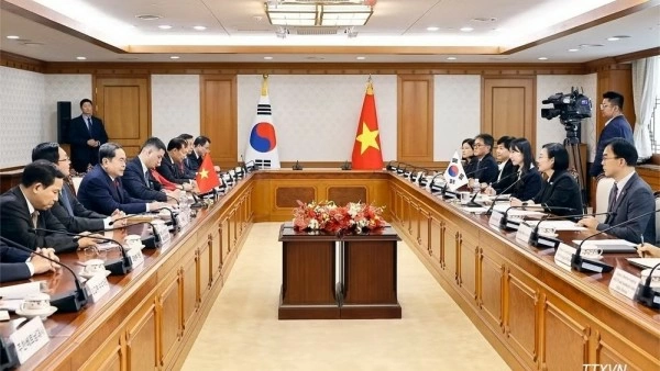 National Assembly President Tran Thanh Man meets with Korean Prime Minister Han Seong Sook in Seoul