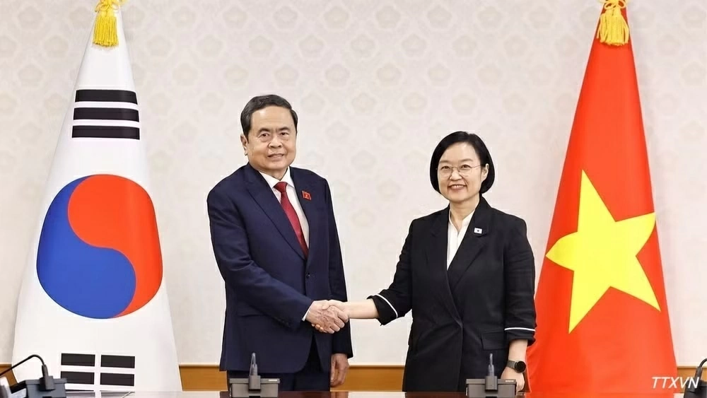 NA President Tran Thanh Man meets with Korean Prime Minister Han Seong Sook in Seoul
