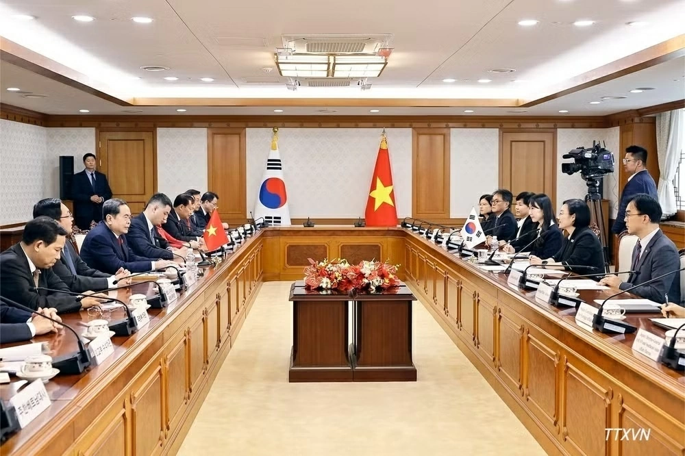 NA President Tran Thanh Man meets with Korean Prime Minister Han Seong Sook in Seoul