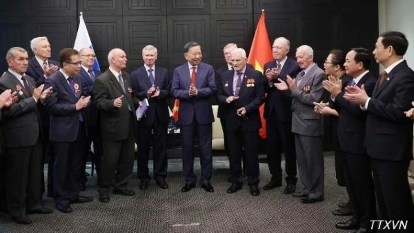 General Secretary, President To Lam meets Russian veterans, friendship association representatives