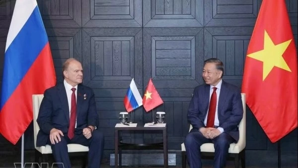 General Secretary, President To Lam meets Russian Communist Party chief Gennady Zyuganov in Moscow